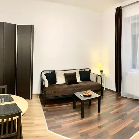 Box Studio In Ruin Pub District Apartment