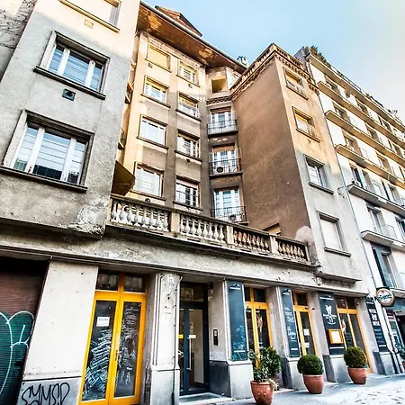 Box Studio In Ruin Pub District Apartment Budapest