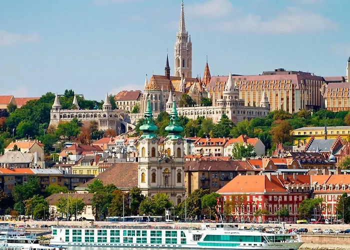 Box Studio In Ruin Pub District *